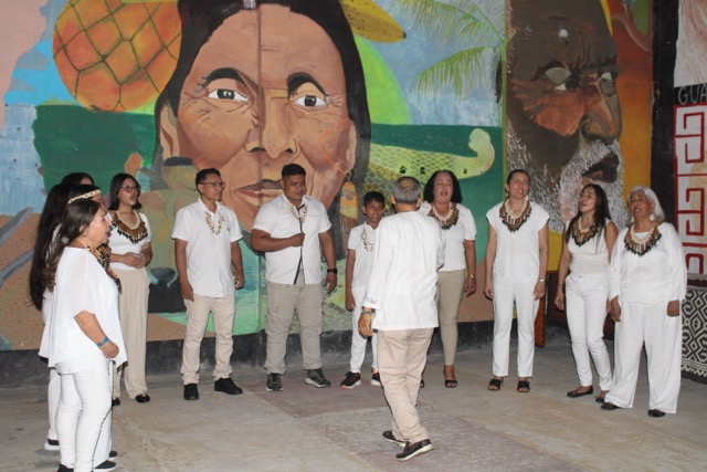 Participantes durante la inauguración